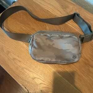 Lululemon Everywhere Belt Bag Grey Camo